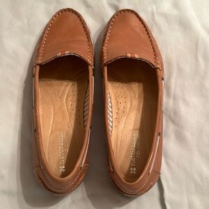 Naturalized slip on shoes